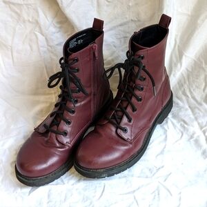 Time and tru lug sole lace-up burgundy boot size 9